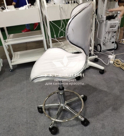 Стульчик мастера со спинкой 0851