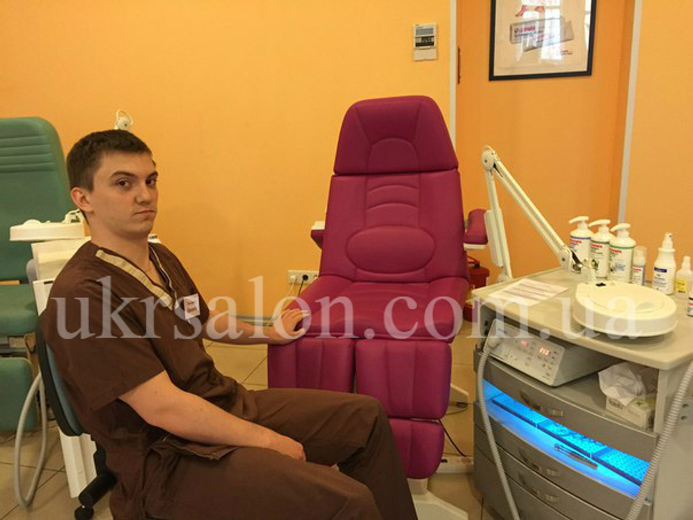Педикюрно-косметологическое кресло FUT-PROFI-1