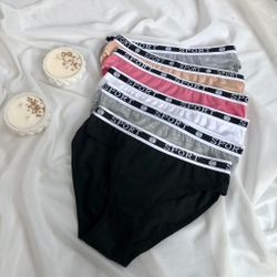 Сліпи з написом "Sport" на резинці