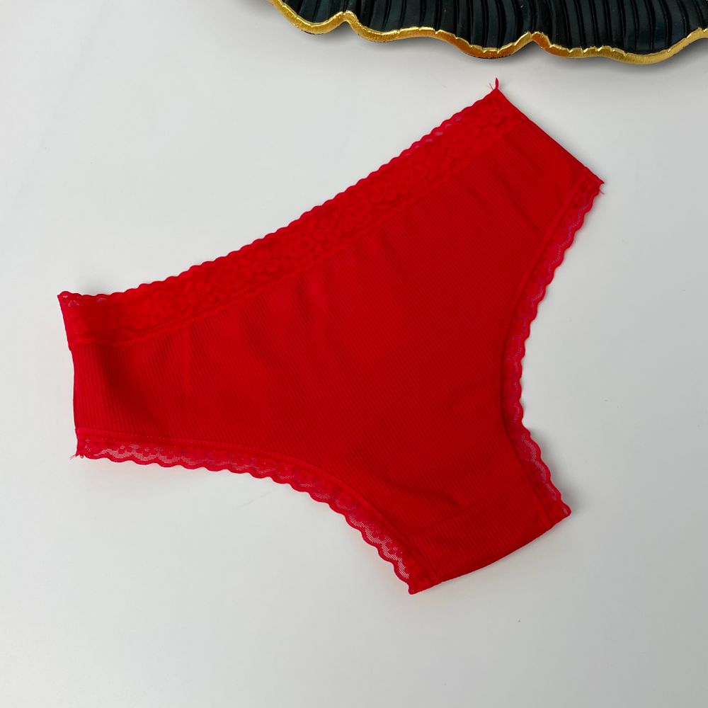 Американки з мереживною окантовкою