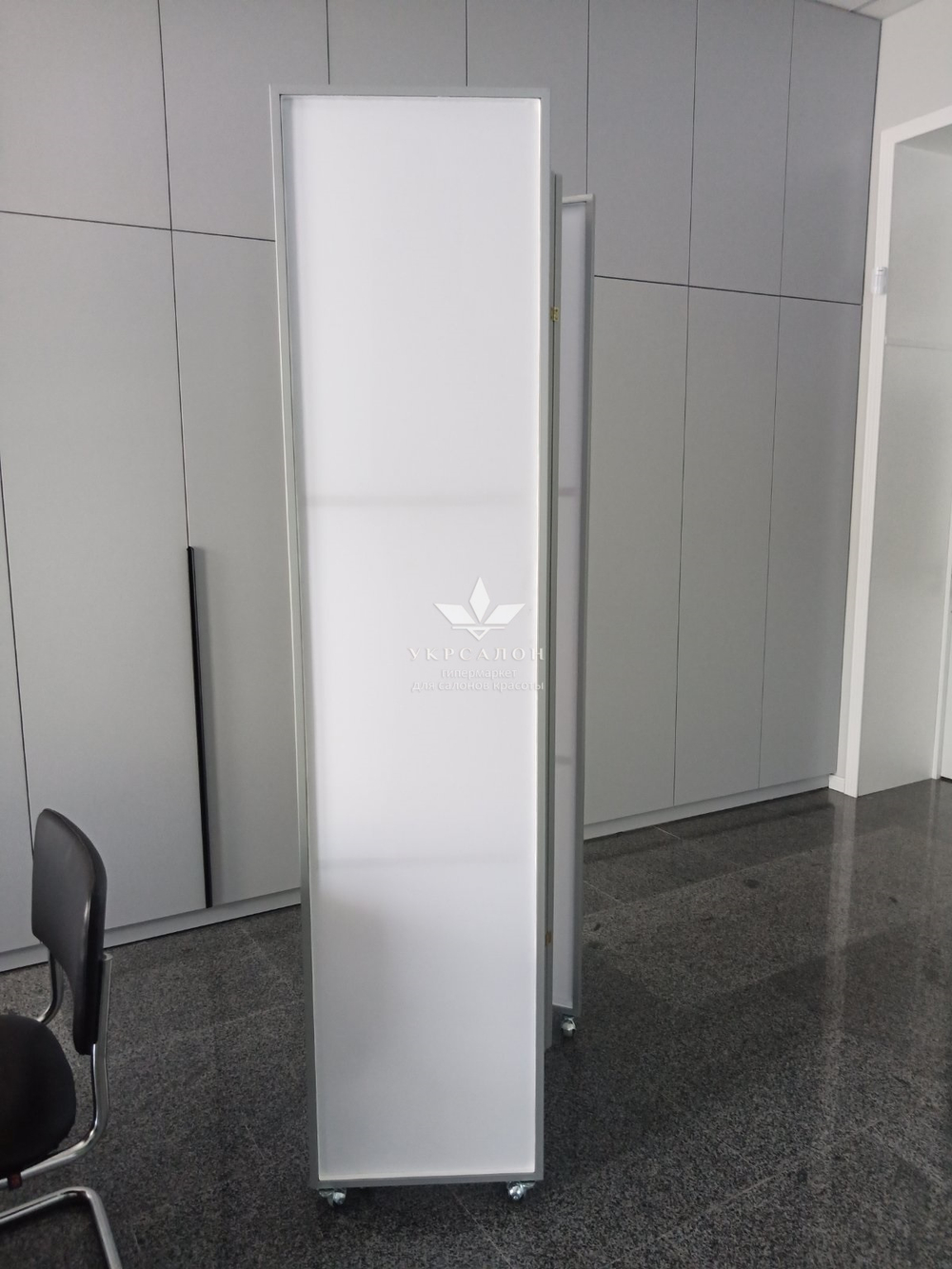 Ширма с серебристой рамкой