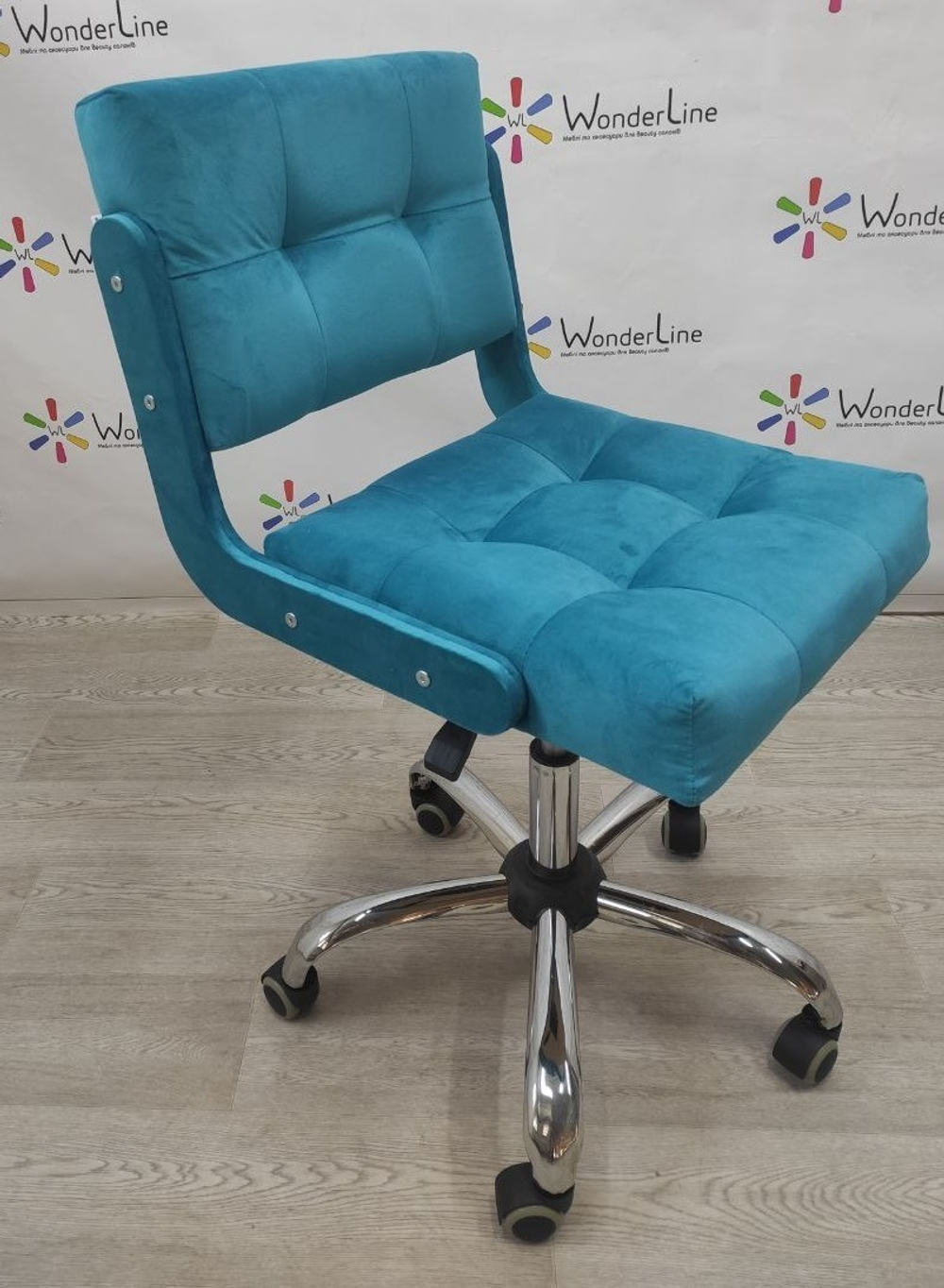 Стульчик для мастера Tertio со спинкой