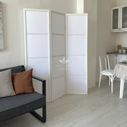 Ширма у білій рамі