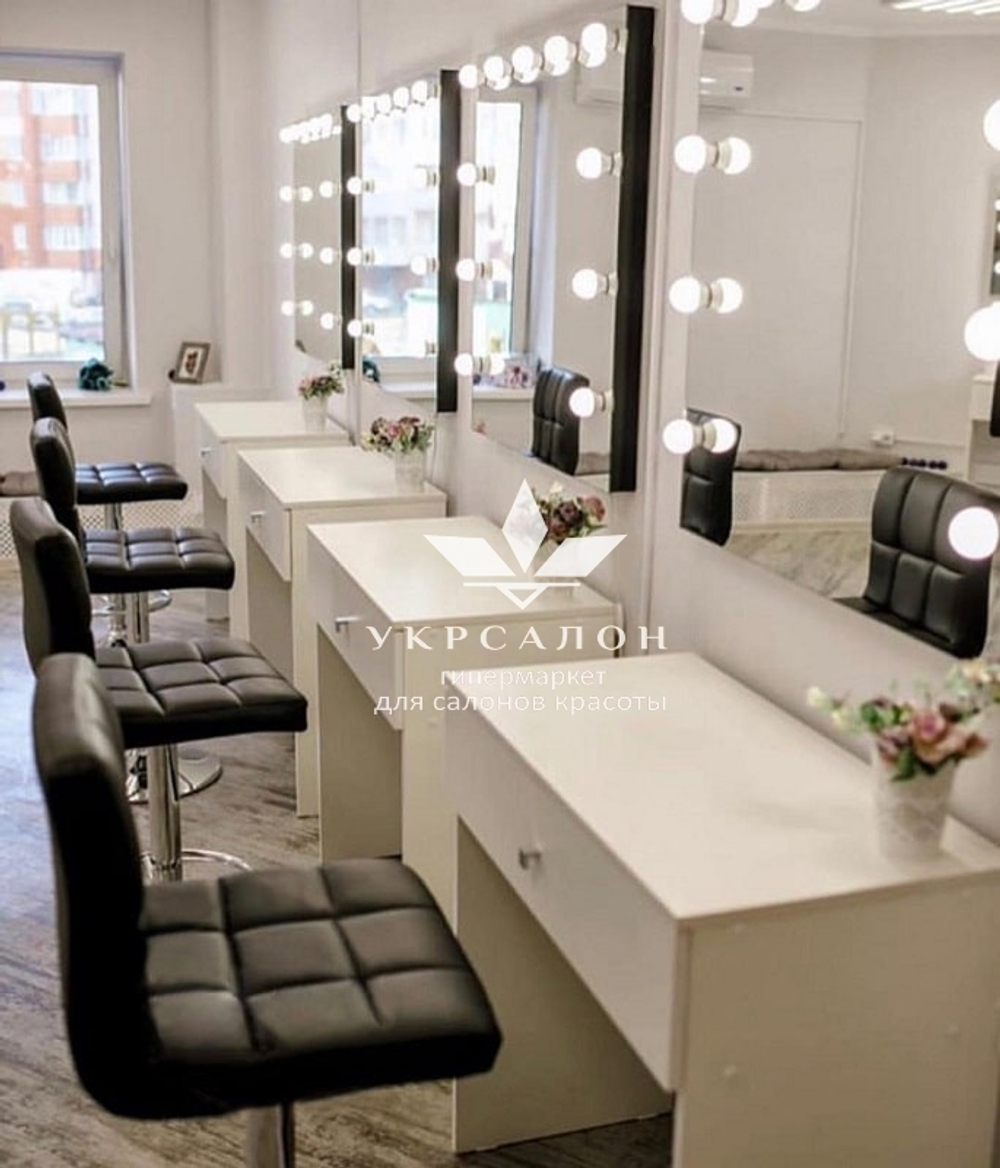 Стульчик для визажа Lion