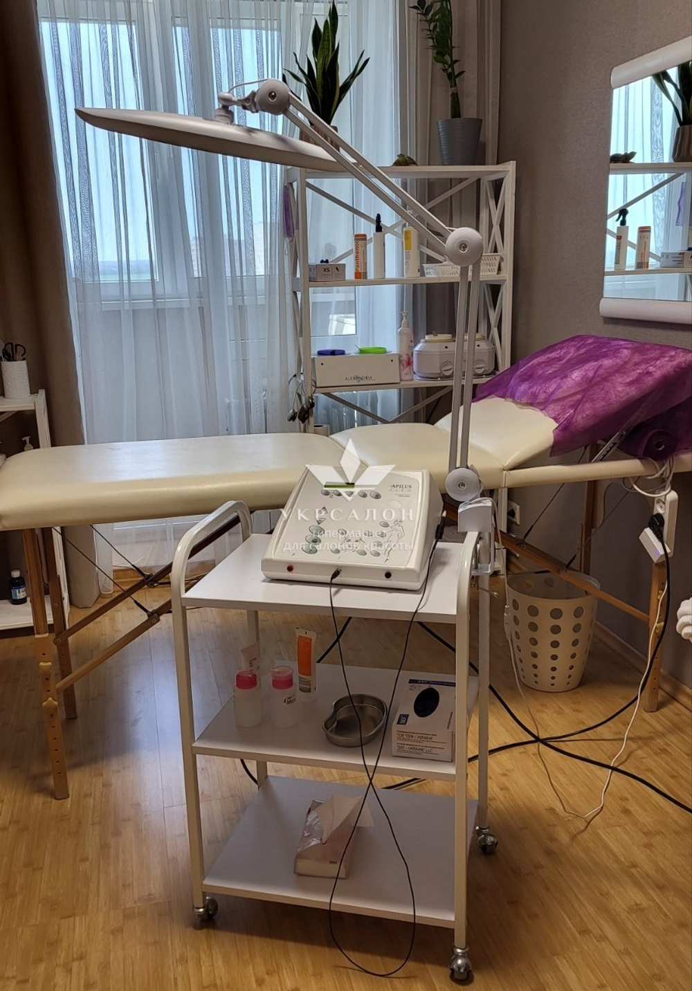 Косметологическая тележка R-24 white