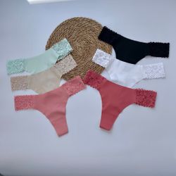 Безшовні стрінги з мереживними вставками