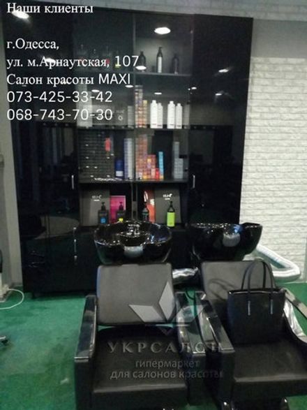 Фото 2 інтер'єру салону краси Maxi