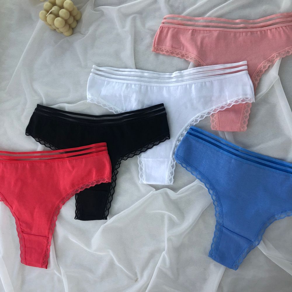 Класичні стрінги з декорованою резинкою