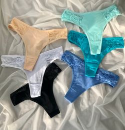 Стрінги з мереживними вставками