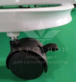 Складна підставка для педикюру з місцем під ванночку