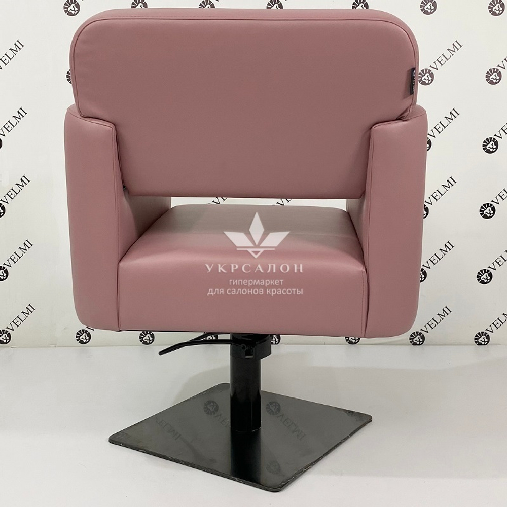 Перукарське крісло Eliot Black на квадраті