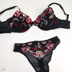 Комплект с вышивкой