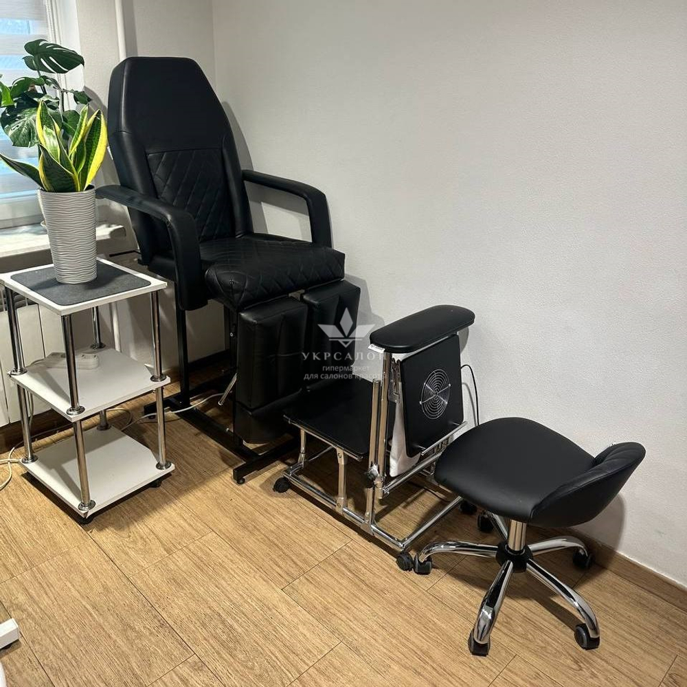 Педикюрне крісло Tertio Black