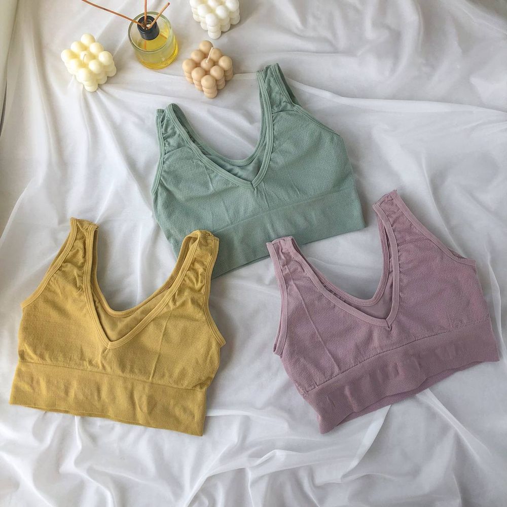 Топ на широких бретельках