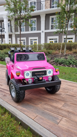 Дитячий двомісний електромобіль джип 4WD Toyota "WeKids Cars"