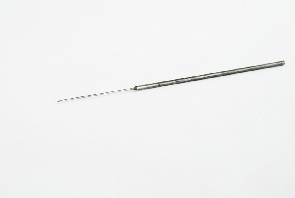 Крючок для вышивки  метал   д0,6мм  игла 2,5см