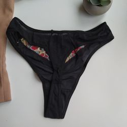 Стринги с вышивкой