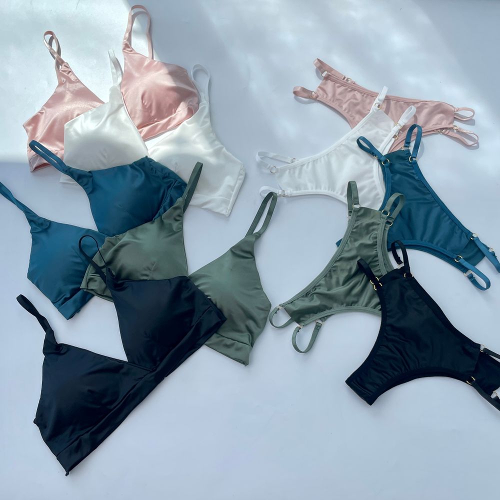 Атласний комплект в стилі Old Money