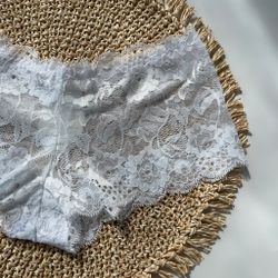 Мереживні шортики