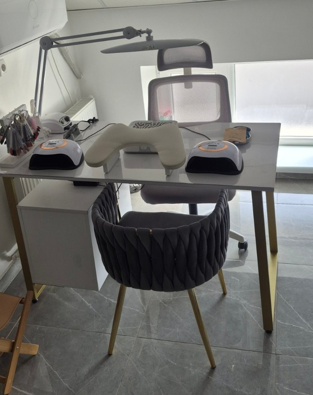 Маникюрный стол с ящиками Tertio