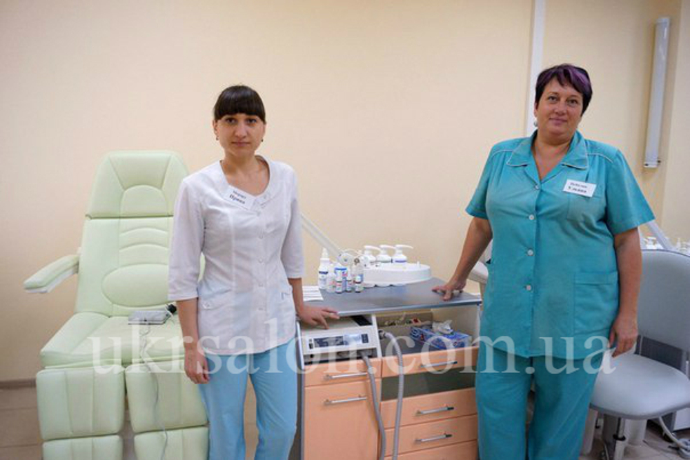 Педикюрно-косметологическое кресло FUT-PROFI-1