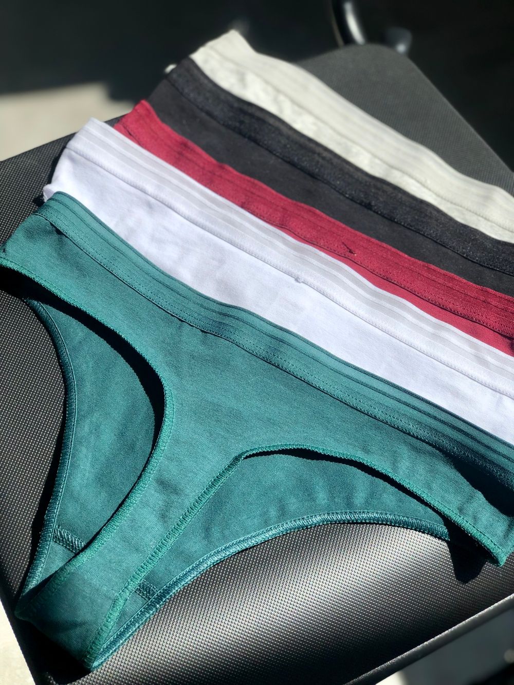 Базові стрінги з напіврозорою широкою резинкою