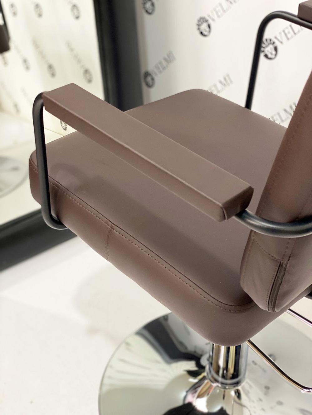 Комплект перукарських меблів Enzo на диску