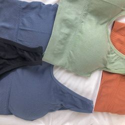 Топ на широких бретельках