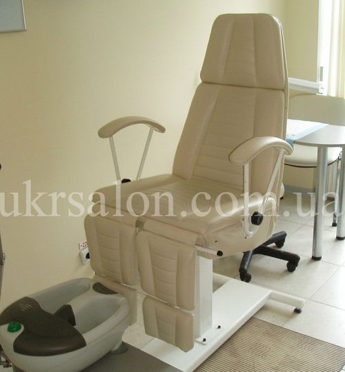 Педикюрно-косметологическое кресло КП-3