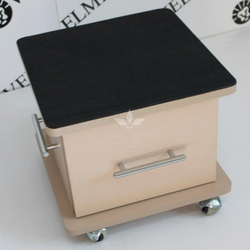 Подставка для педикюрной ванночки на колесах