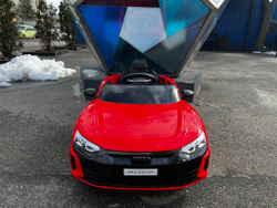 Дитячий електромобіль Audi e-tron GT "WeKids Cars"