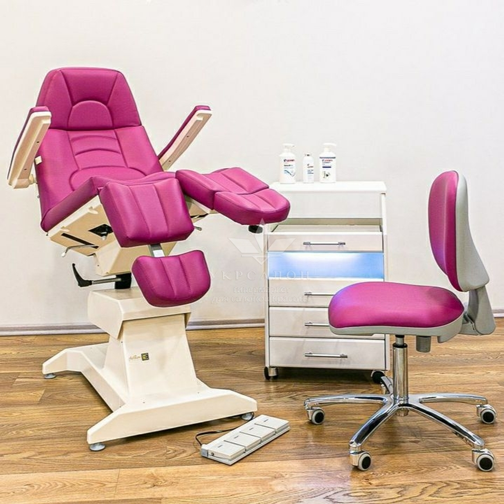 Педикюрно-косметологическое кресло FUT-PROFI-2