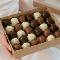 Класична полуниця мікс три шоколада