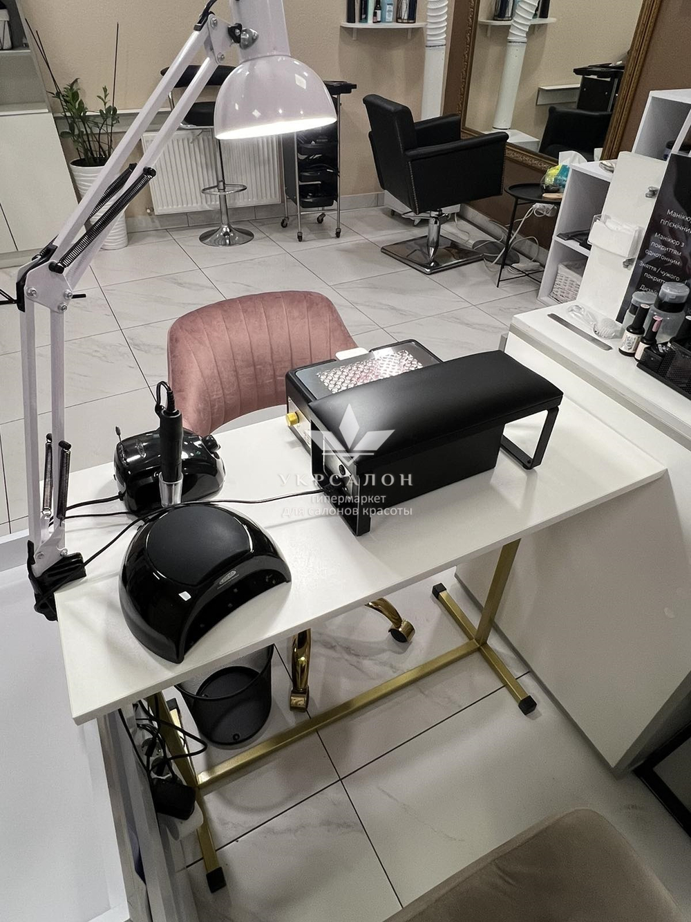 Маникюрный стол Tertio с регулировкой высоты