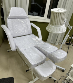 Педикюрно-косметологічна кушетка 203а