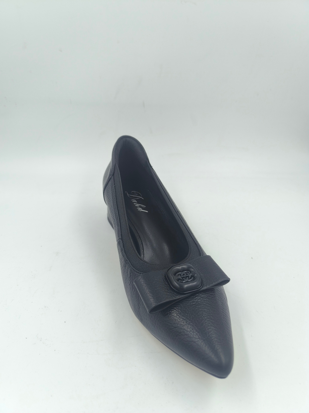 Женские туфли на невысоком каблуке из искусственной кожи
/ размеры 35-40