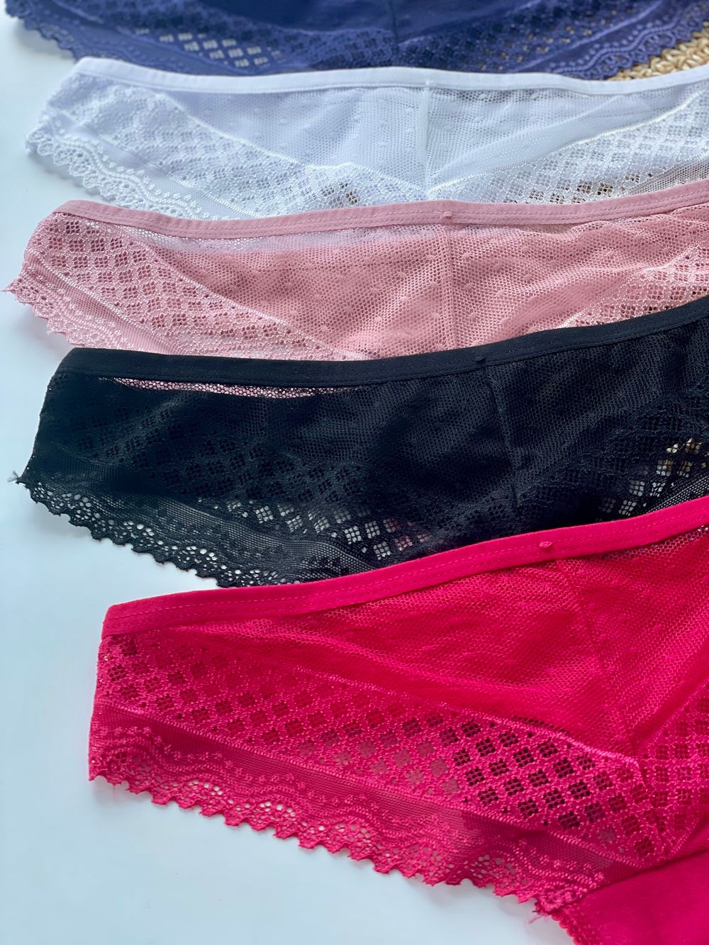 Стрінги з вставкою сіточки