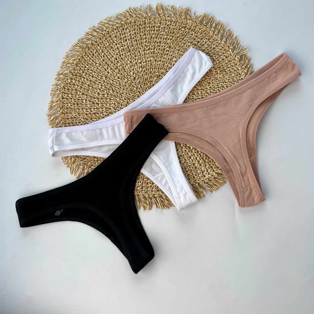 Гладенькі стрінги з маленькою нашивкою