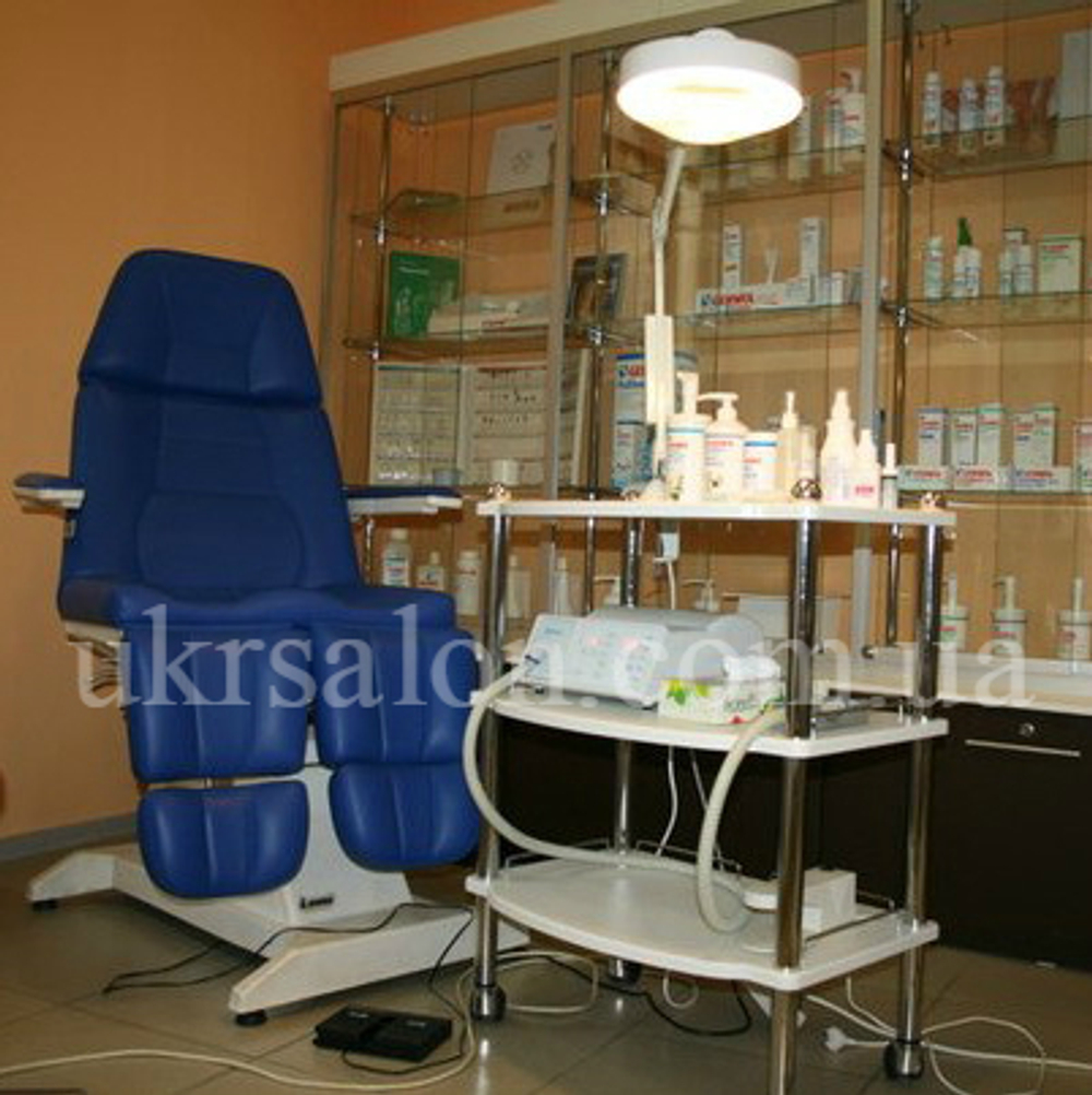 Педикюрно-косметологическое кресло FUT-PROFI-1