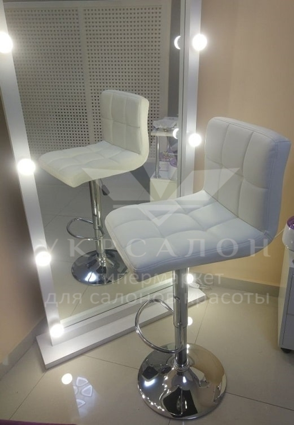 Стульчик для визажа Lion