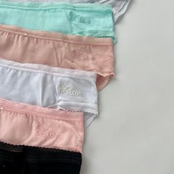 Гладенькі сліпи з мереживною окантовкою