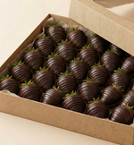 Класична полуниця у чорному шоколаді