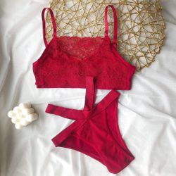 Комплект с акцентною талією