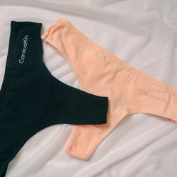 Класичні стрінги з мінімалістичним написом