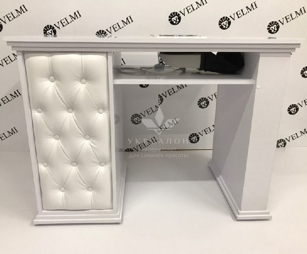 Манікюрний стіл Queen