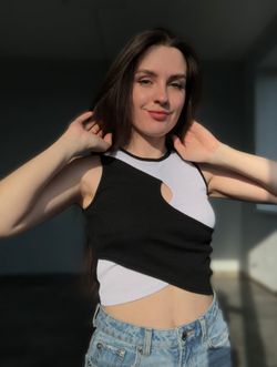 Комбінований топ з вирізом