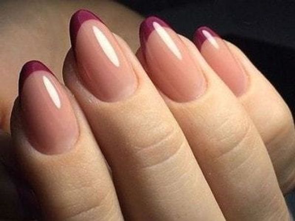 Варіації френча для нігтів мигдальної форми