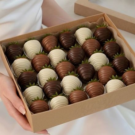 Классическая клубника микс три шоколада