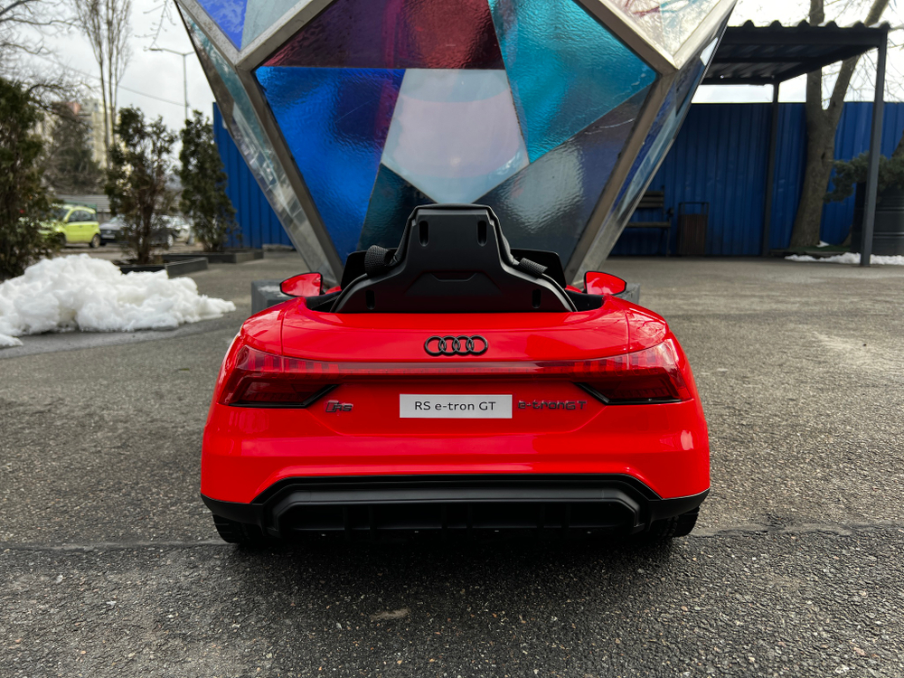 Дитячий електромобіль Audi e-tron GT "WeKids Cars"