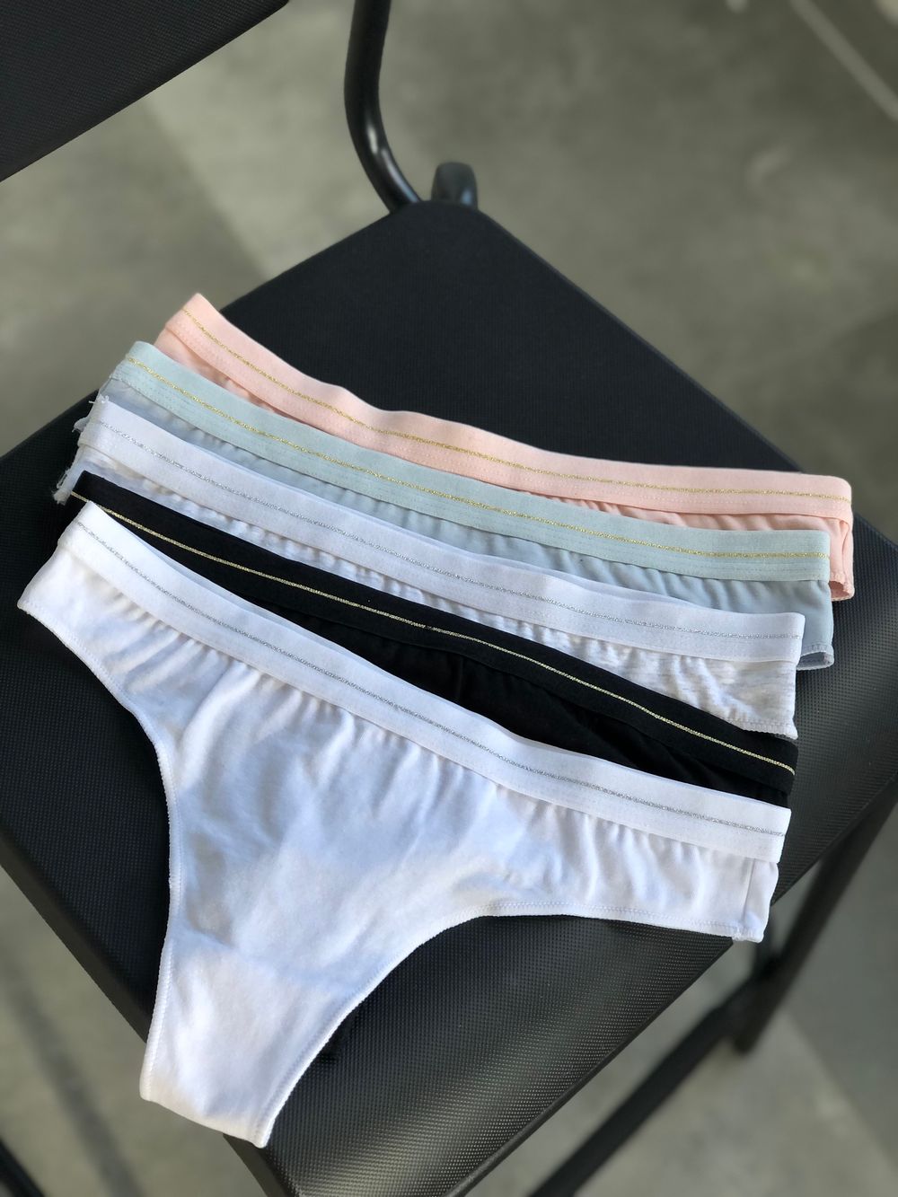 Стрінги з блискучою вставкою